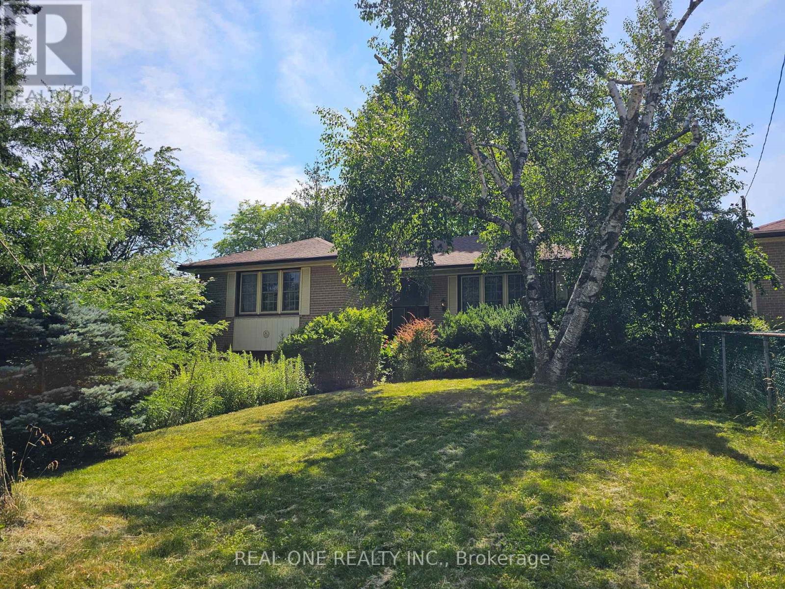 6 Fairhill Crescent, Toronto, Ontario  M3A 1N6 - Photo 2 - C13670168