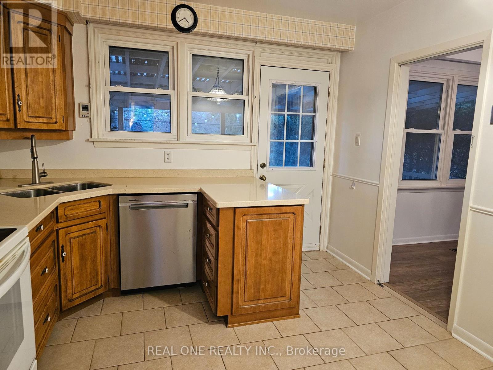 6 Fairhill Crescent, Toronto, Ontario  M3A 1N6 - Photo 8 - C13670168