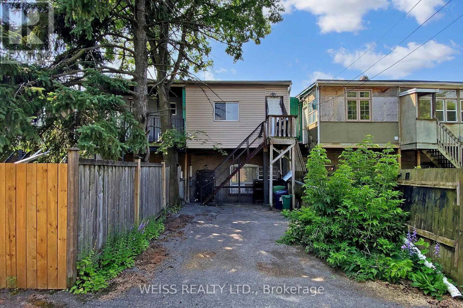 2466 Danforth Avenue, Toronto, Ontario  M4C 1K9 - Photo 7 - E13670086