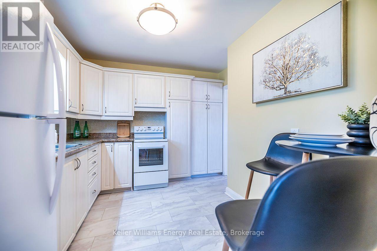 403 Rossmount Avenue, Oshawa, Ontario  L1J 3K5 - Photo 5 - E13644238