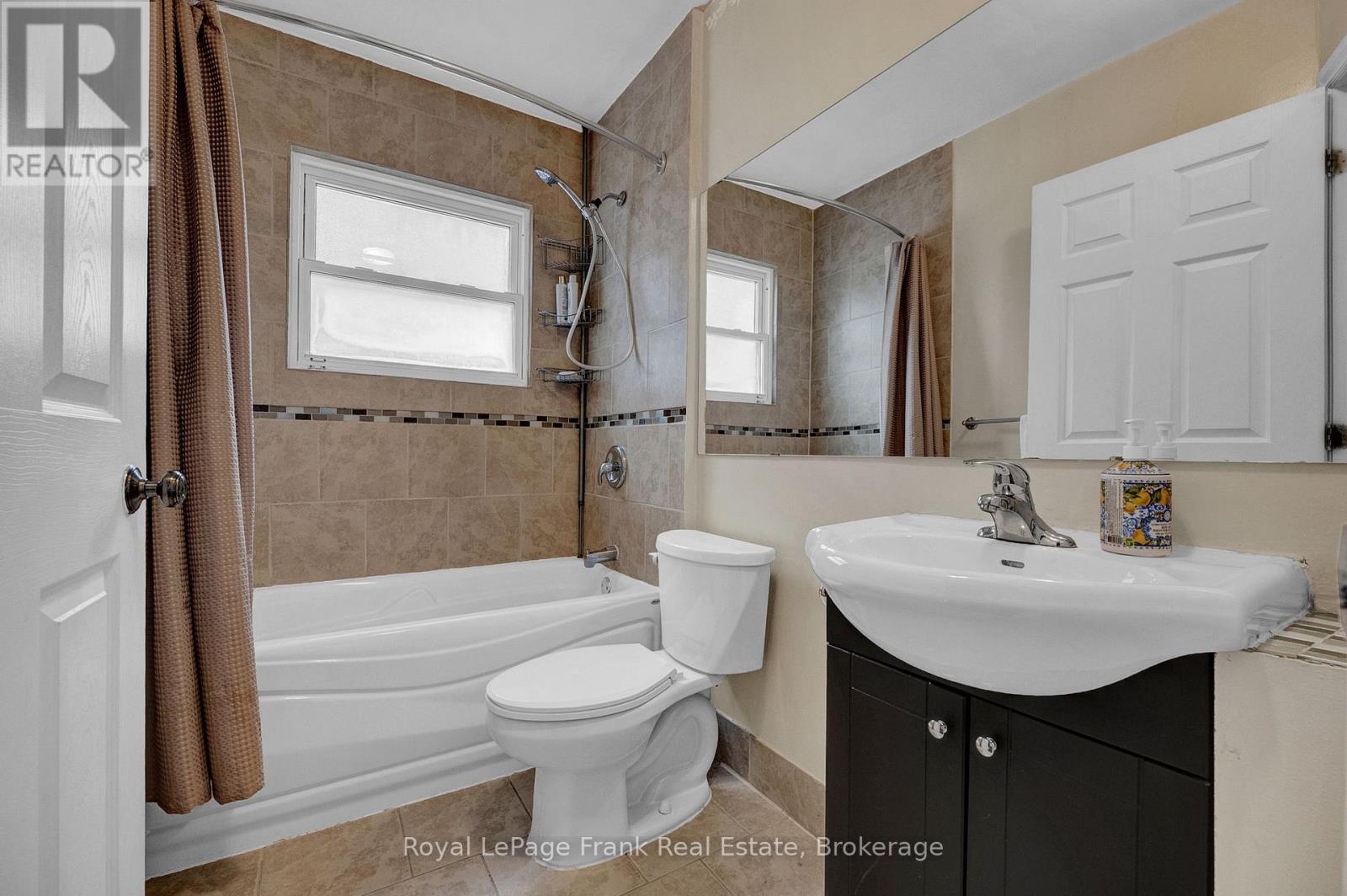 121 Cromwell Avenue, Oshawa, Ontario  L1J 4T5 - Photo 14 - E13670038