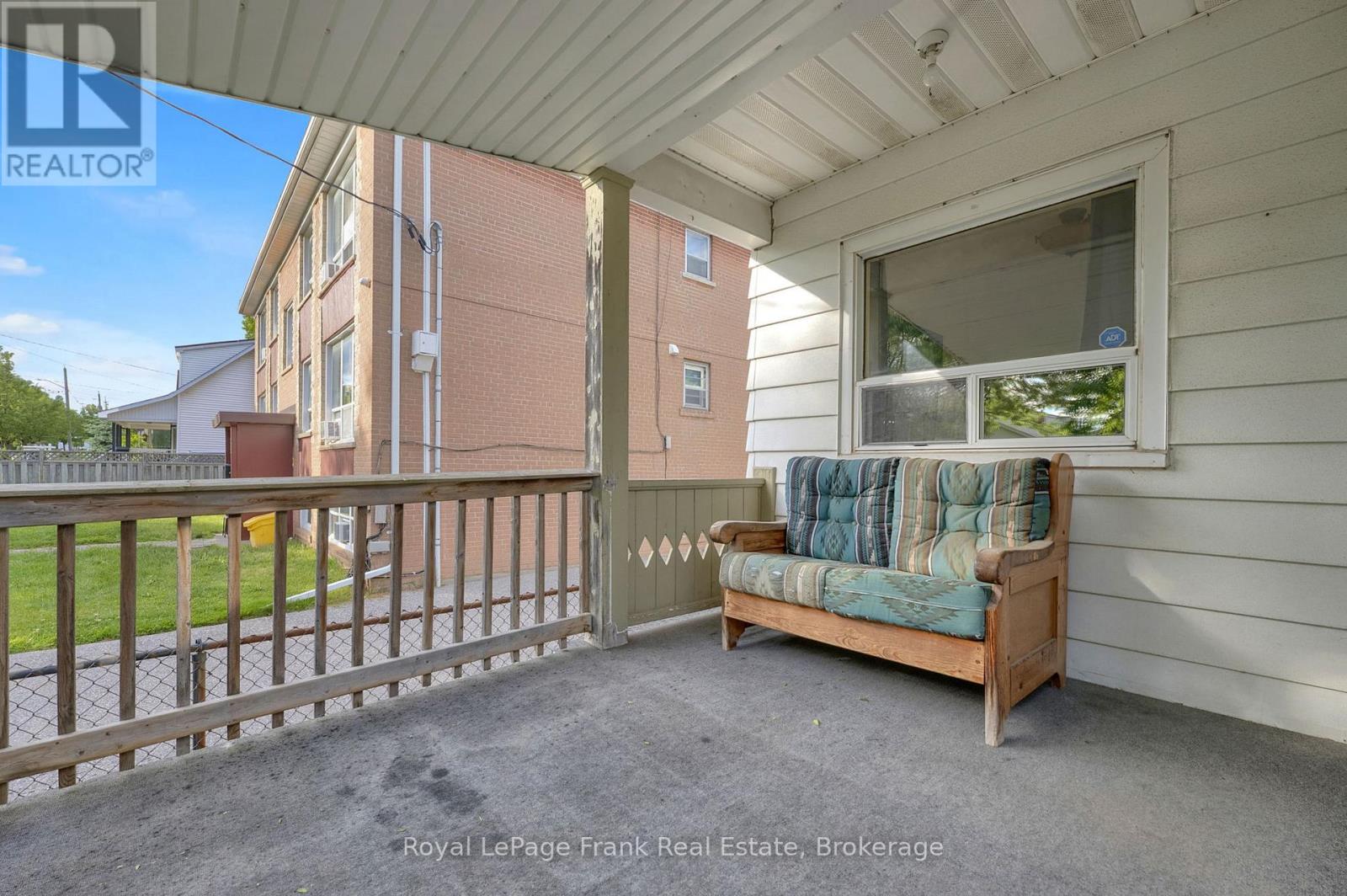 121 Cromwell Avenue, Oshawa, Ontario  L1J 4T5 - Photo 3 - E13670038