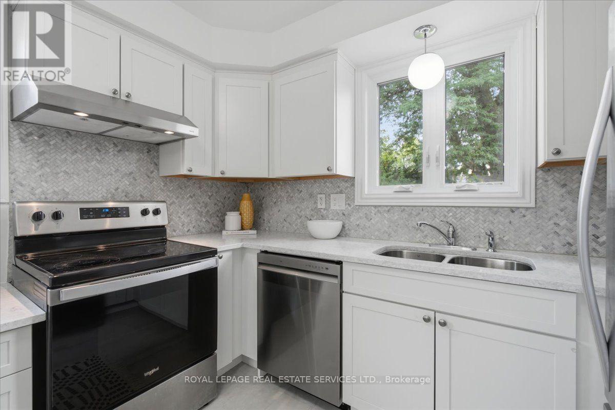 17 Rosegrove Place, Toronto, Ontario  M1S 1W5 - Photo 9 - E13670140