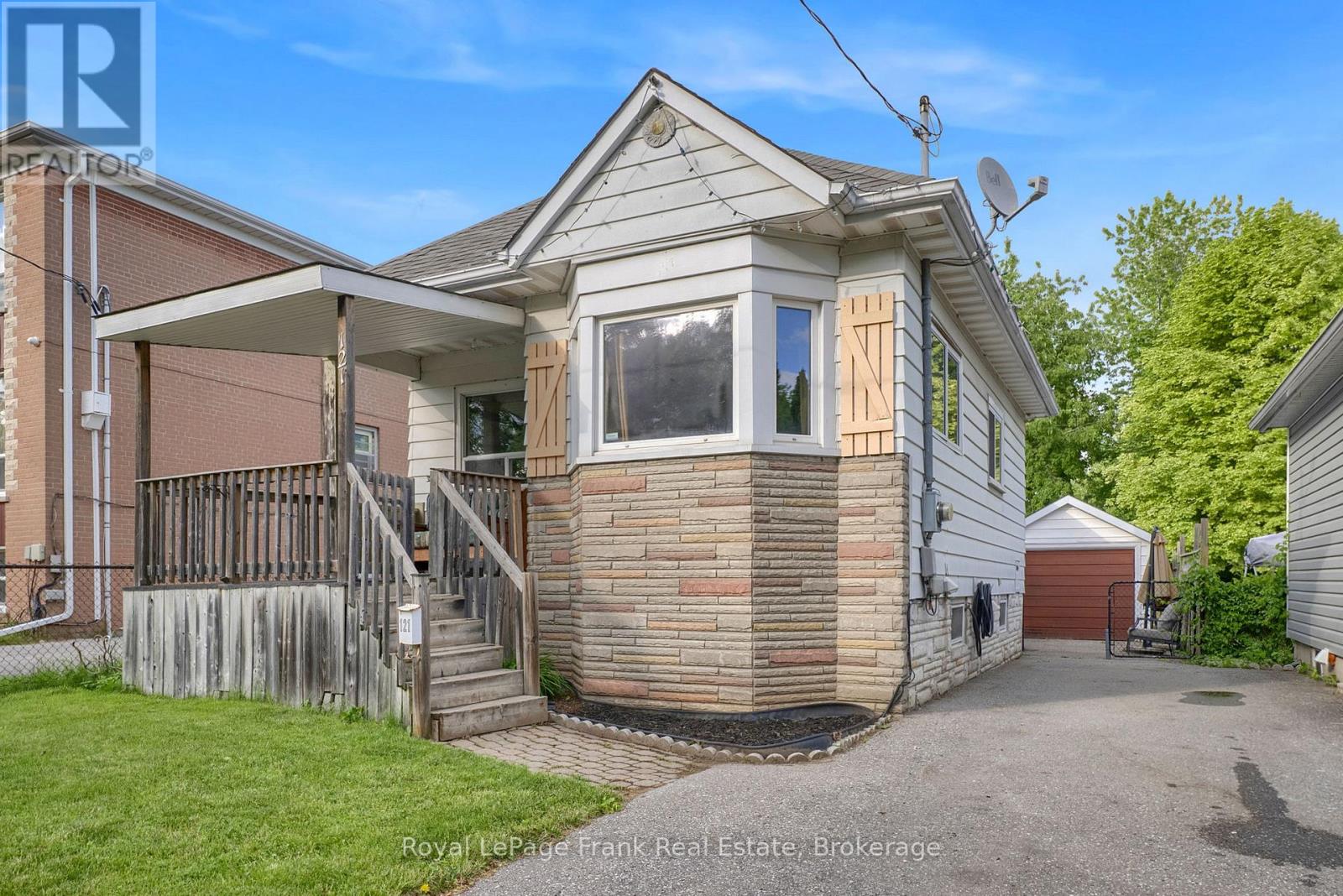 121 Cromwell Avenue, Oshawa, Ontario  L1J 4T5 - Photo 2 - E13670038