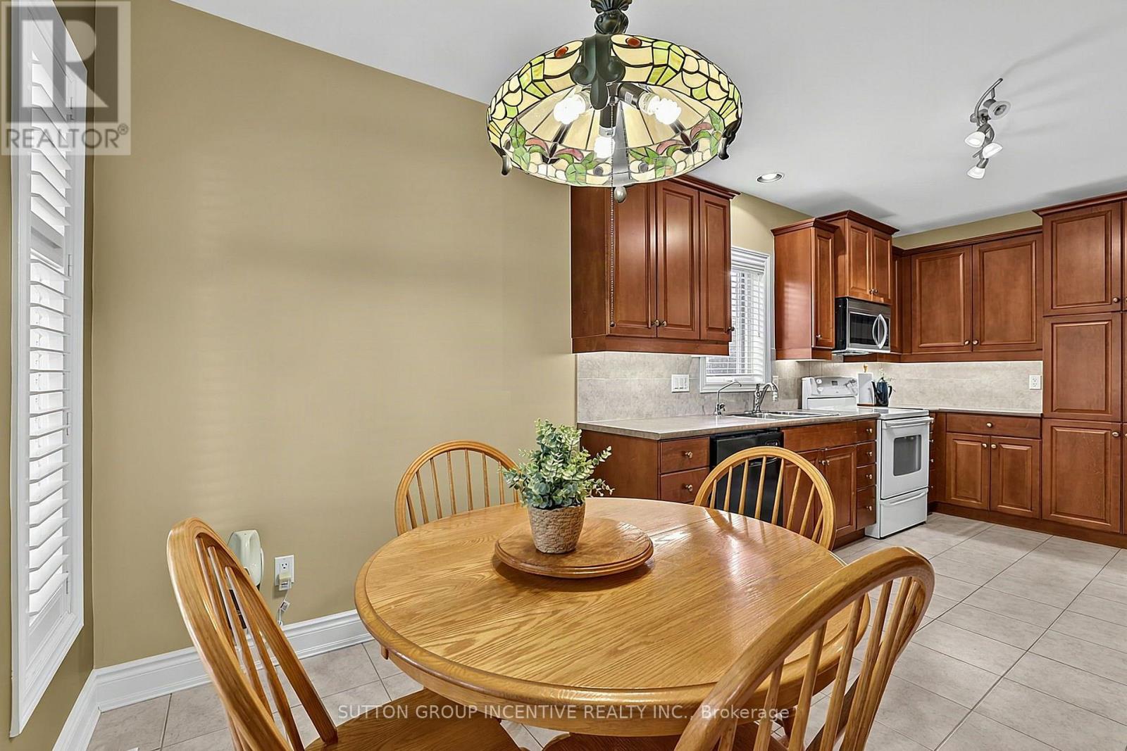 13 Renaissance Point, New Tecumseth, Ontario L9R 2H8 - Photo 12 - N13670148