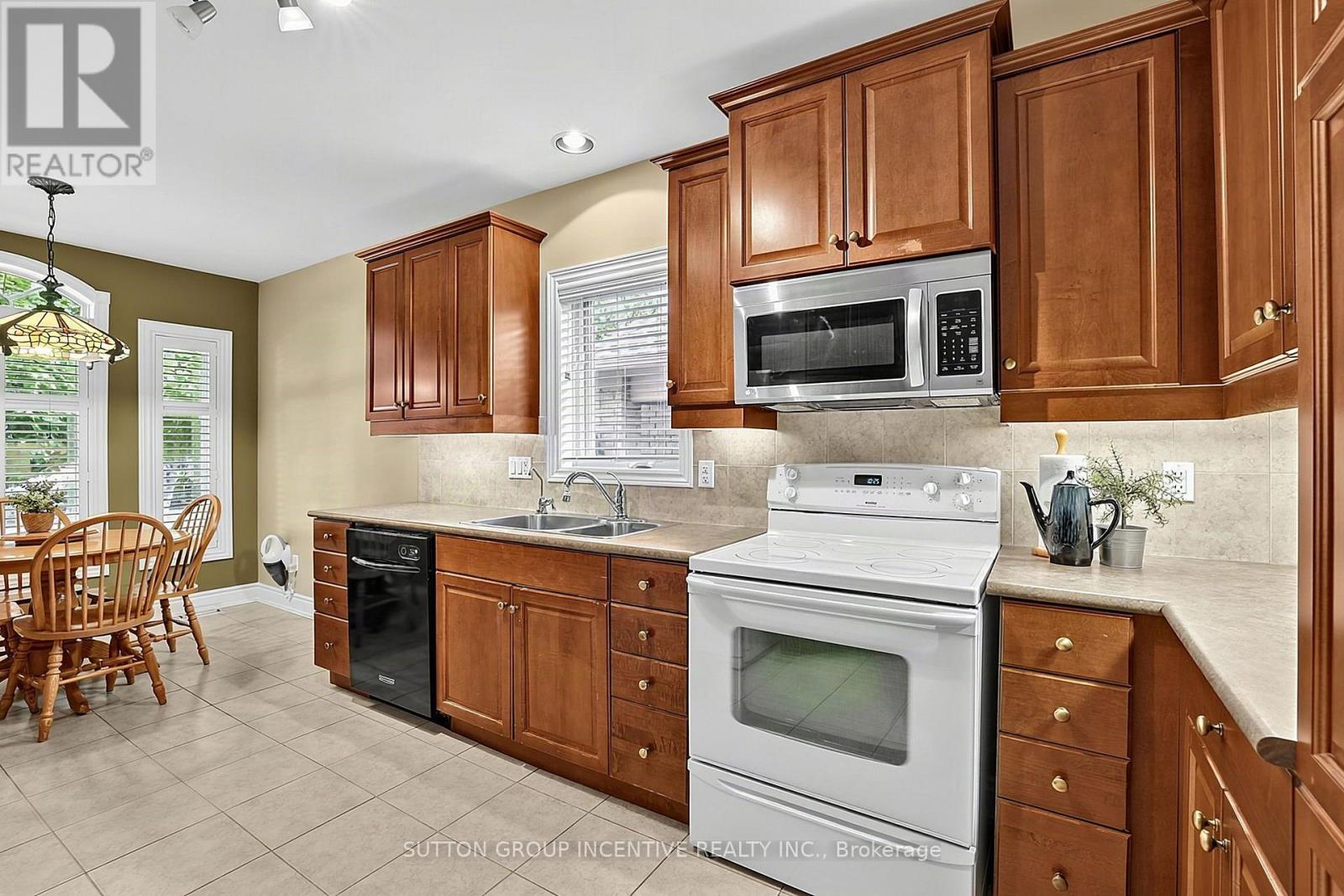 13 Renaissance Point, New Tecumseth, Ontario L9R 2H8 - Photo 8 - N13670148
