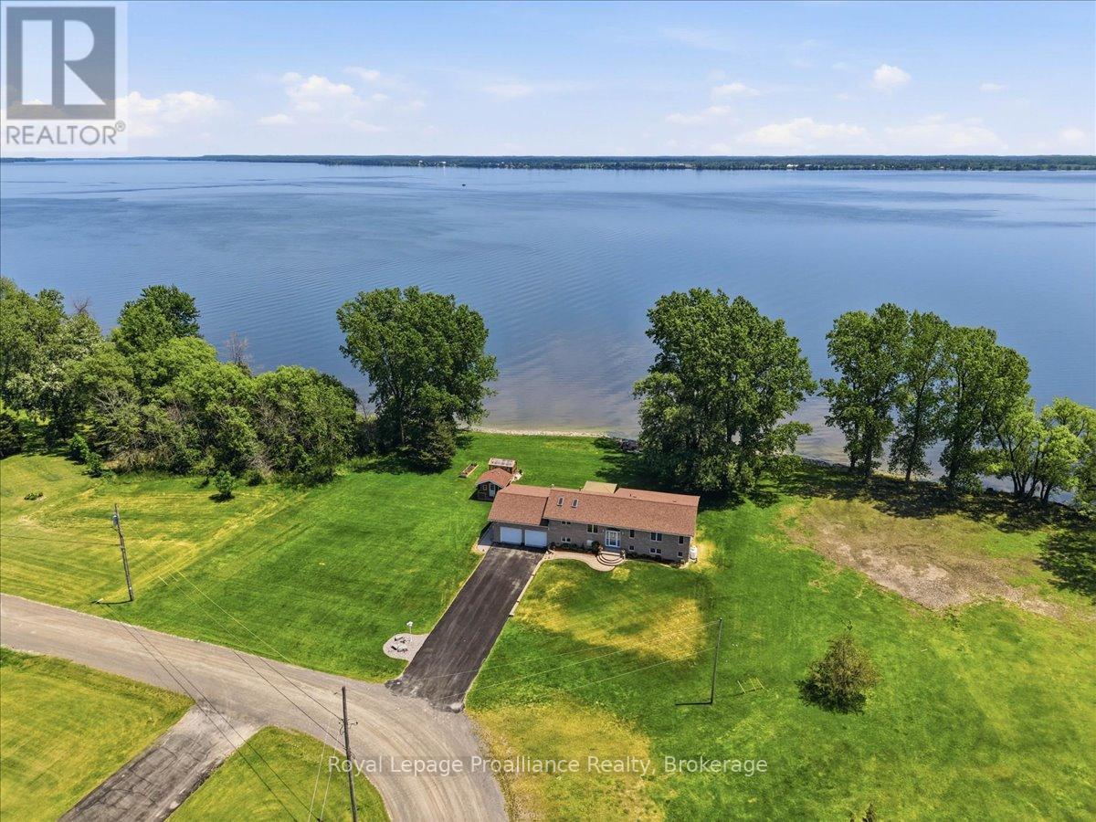 40 WALLBRIDGE CIRCLE, Prince Edward County, Ontario