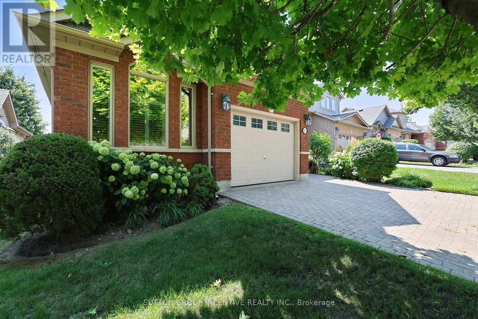 13 Renaissance Point, New Tecumseth, Ontario L9R 2H8 - Photo 3 - N13670148