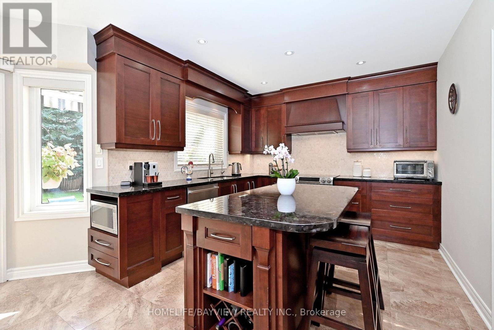 58 Thornbrook Court, Vaughan, Ontario  L4J 7X4 - Photo 17 - N13670198