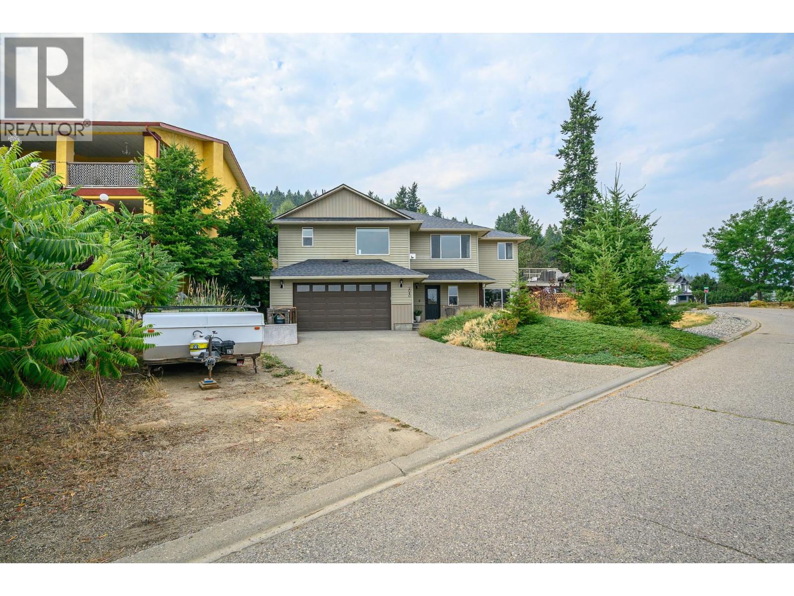 2040 Skyview Crescent, Lumby, British Columbia  V0E 2G0 - Photo 2 - 10397306