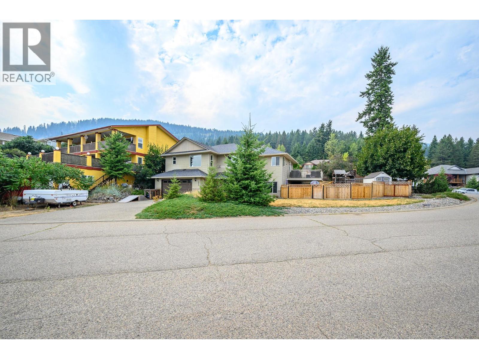 2040 Skyview Crescent, Lumby, British Columbia  V0E 2G0 - Photo 3 - 10397306