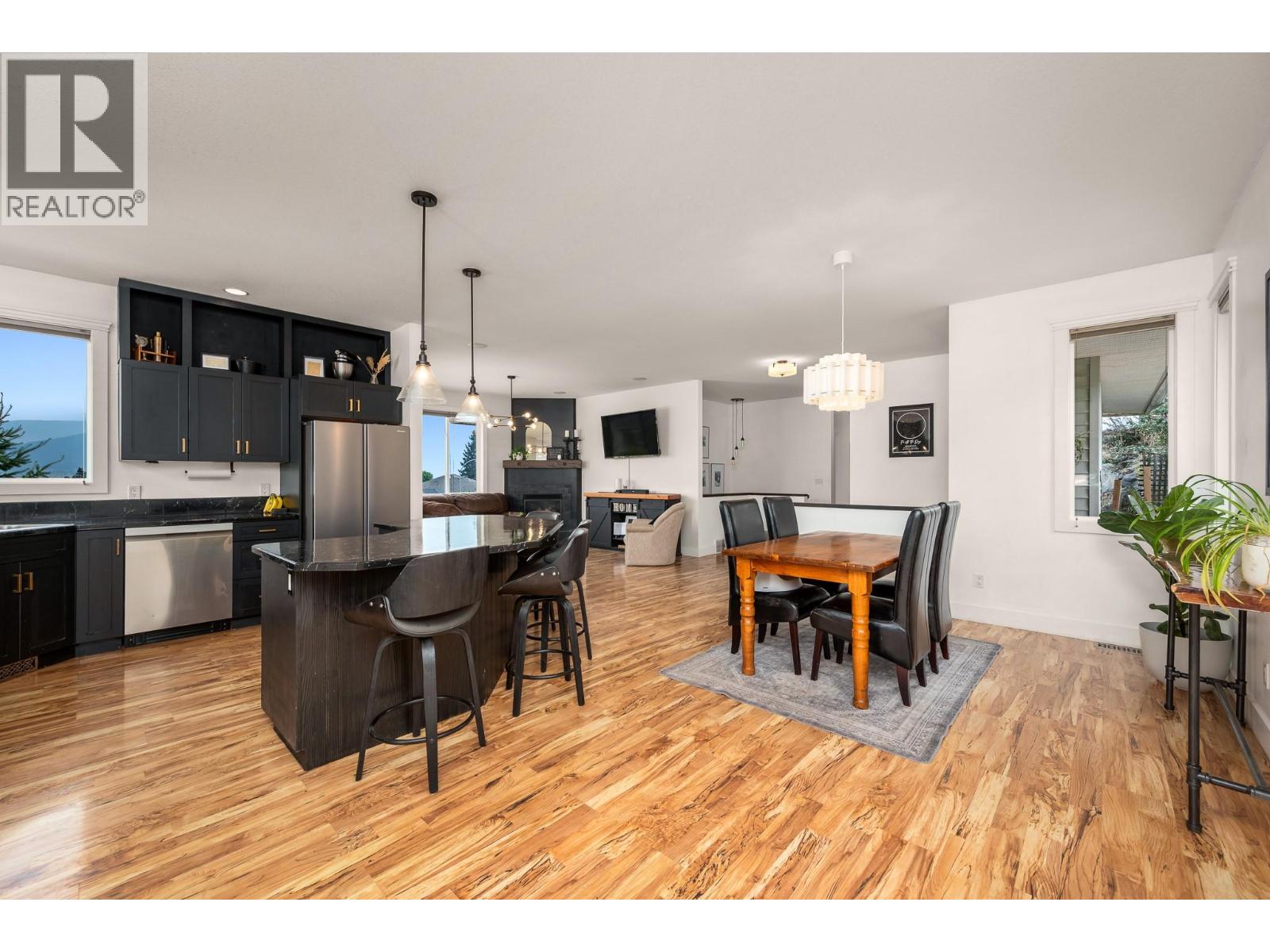 2040 Skyview Crescent, Lumby, British Columbia  V0E 2G0 - Photo 9 - 10397306