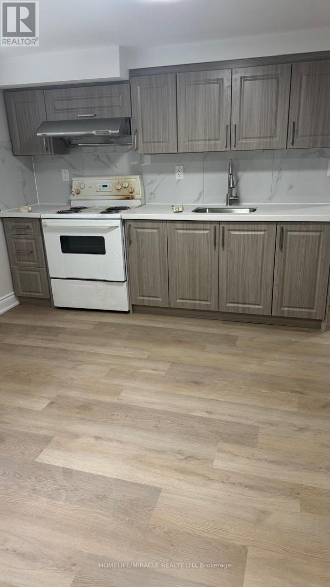 6 KITSON DRIVE, Toronto, Ontario