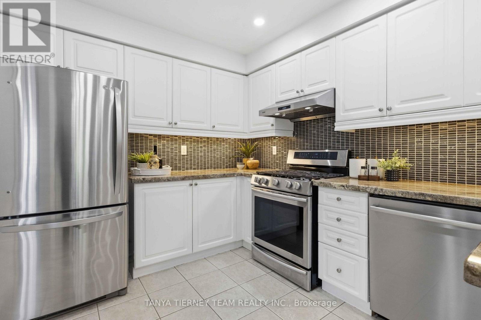 96 Robideau Place, Whitby, Ontario  L1R 3G7 - Photo 12 - E13670232
