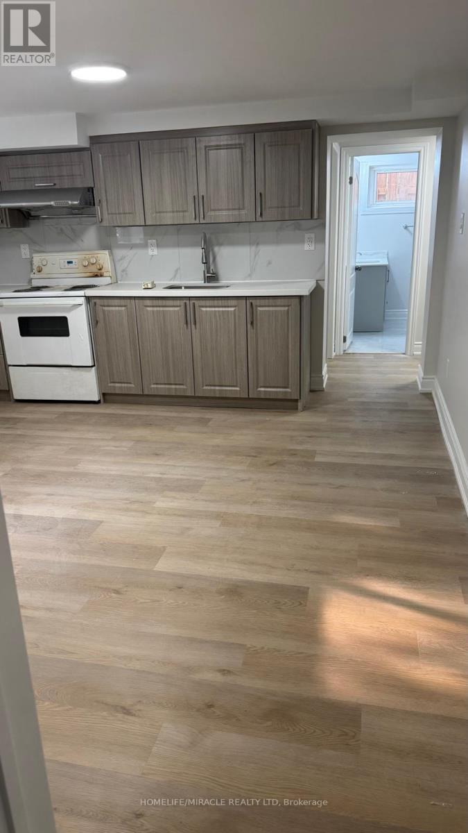 6 Kitson Drive, Toronto, Ontario  M1M 3C8 - Photo 3 - E13670266