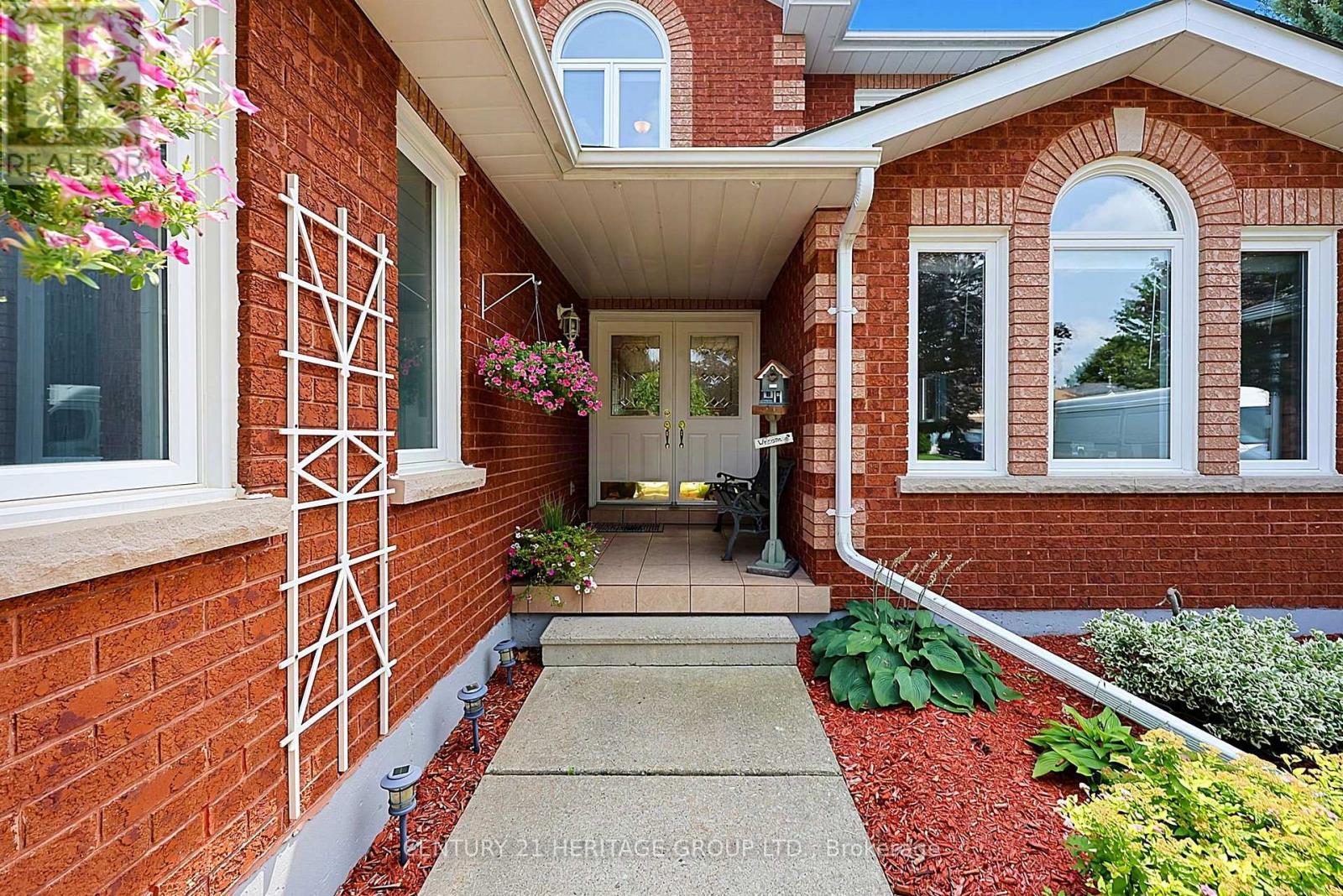 23 Parkside Court, Bradford West Gwillimbury, Ontario  L3Z 2Z9 - Photo 4 - N13670258