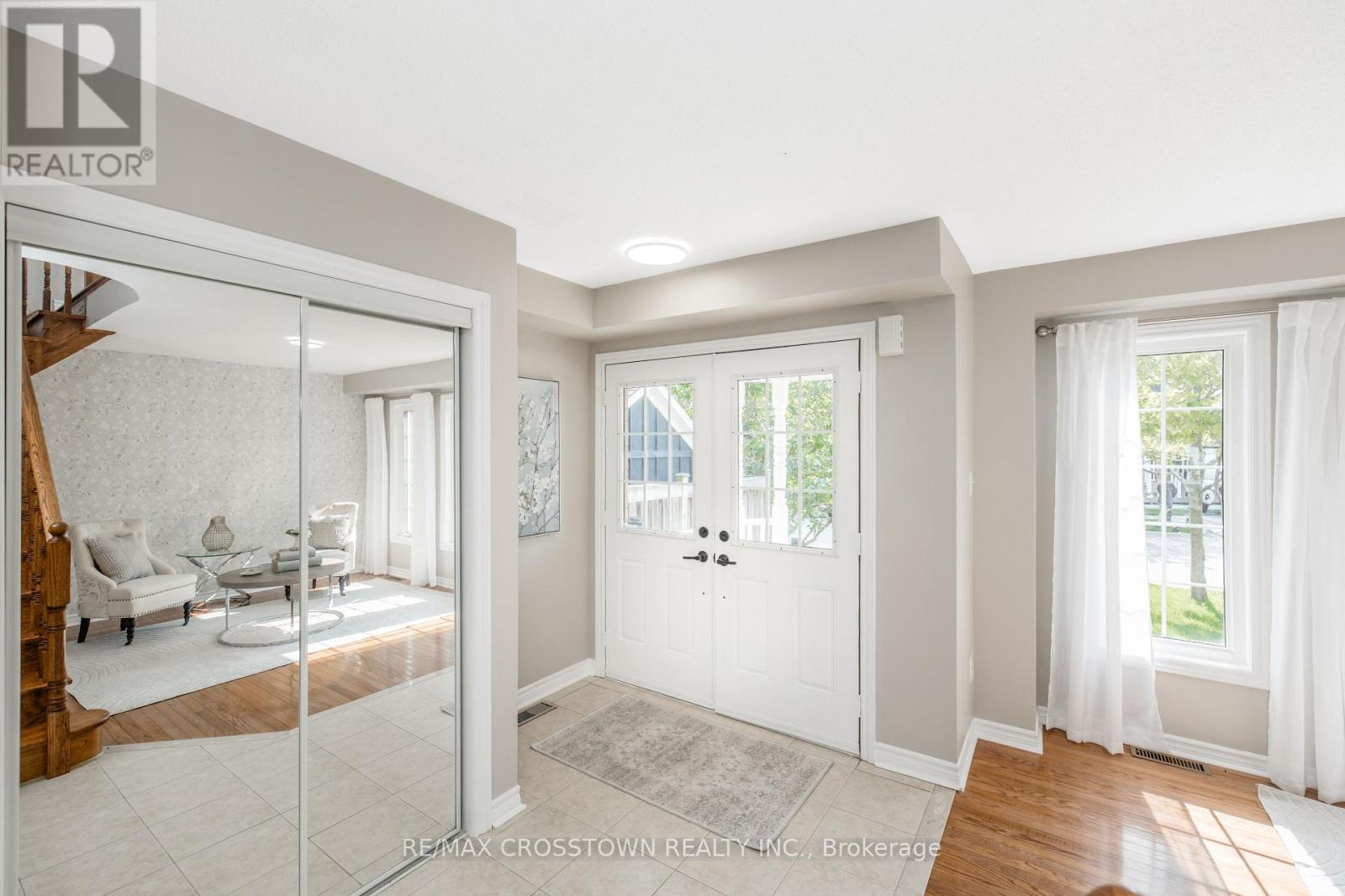 22 Maple Crown Terrace, Barrie, Ontario L4M 7H4 - Photo 2 - S13663730