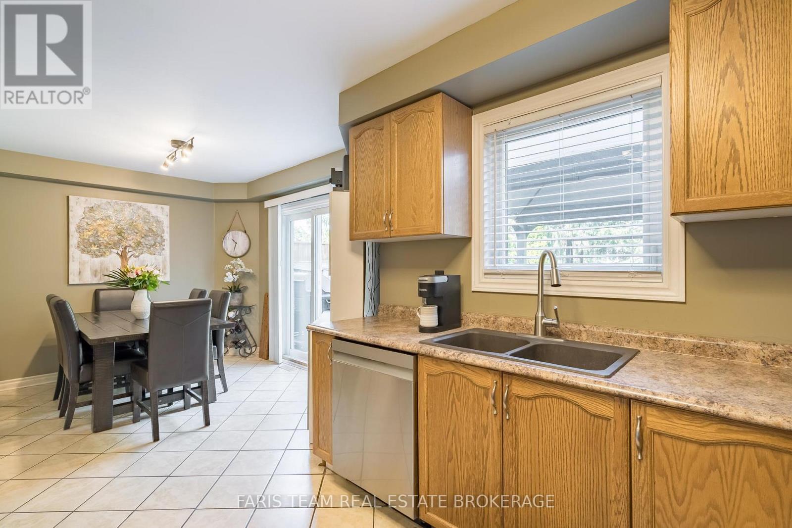 4 Bluegrass Drive, Barrie, Ontario L4N 9N6 - Photo 8 - S13670056