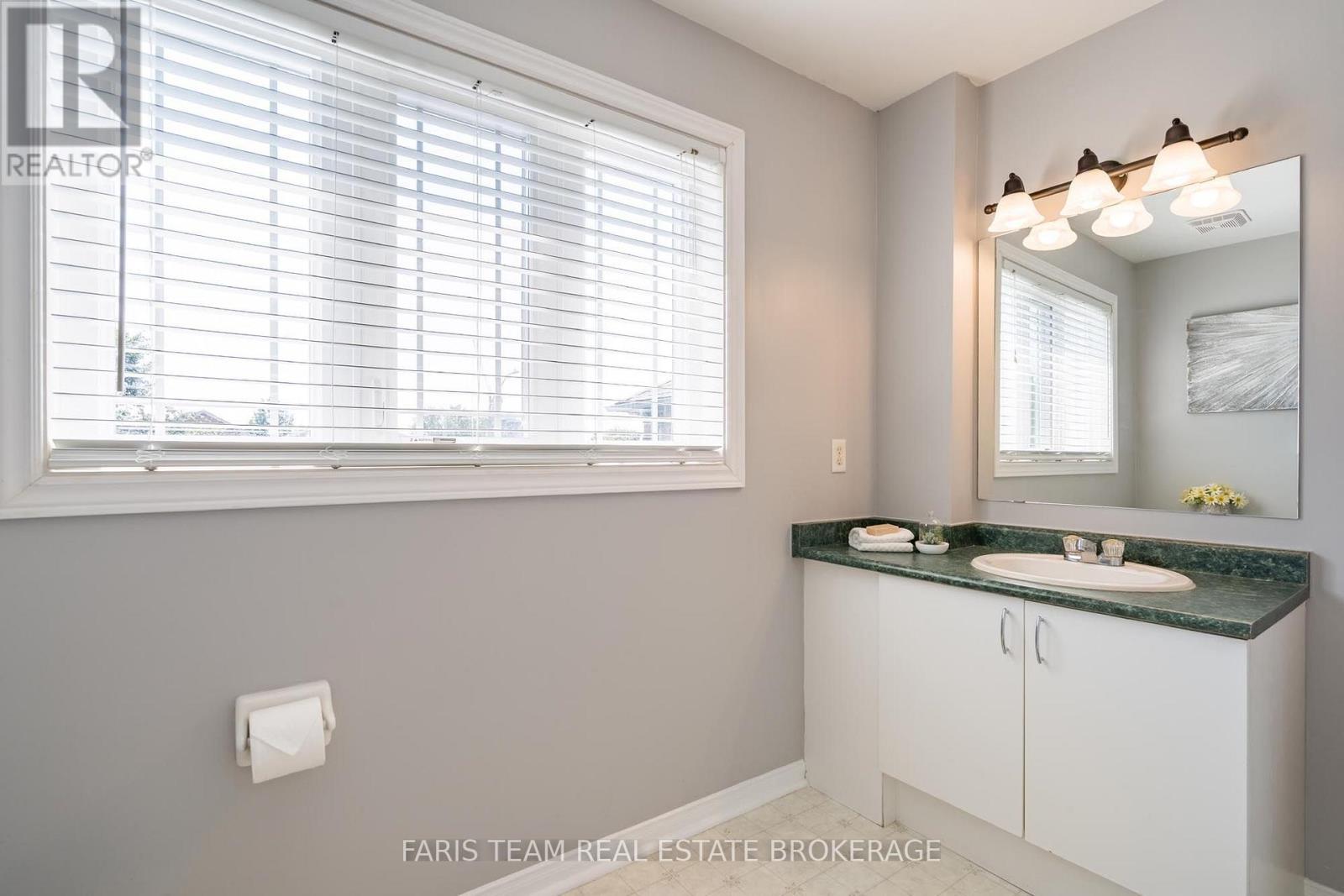 4 Bluegrass Drive, Barrie, Ontario L4N 9N6 - Photo 22 - S13670056