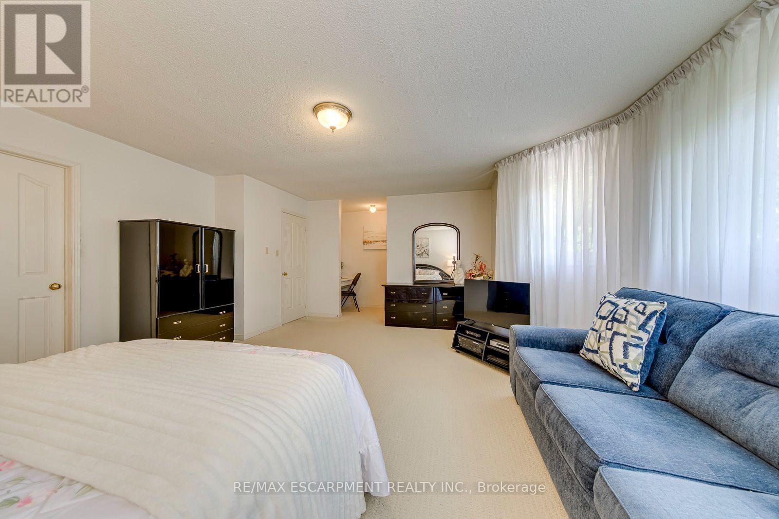 2442 Wynten Way, Oakville, Ontario  L6J 7K9 - Photo 24 - W13643108