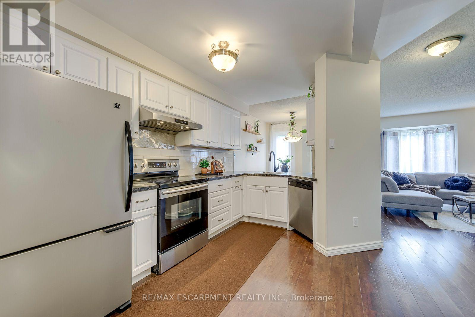 2549 Addingham Crescent, Oakville, Ontario  L6J 7K7 - Photo 4 - W13656014