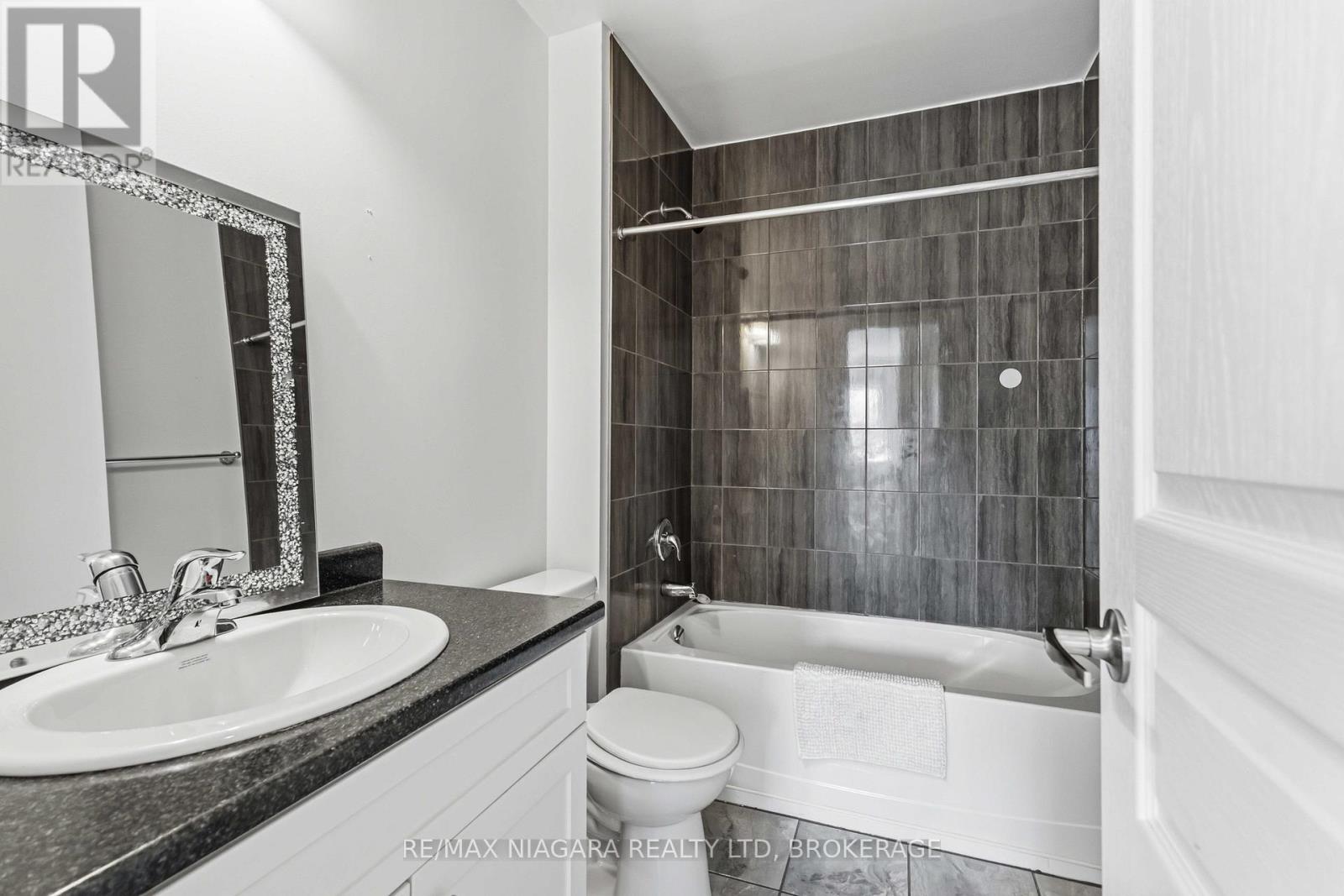 47 Scarlett Common, St. Catharines, Ontario  L2P 0C4 - Photo 24 - X13670040