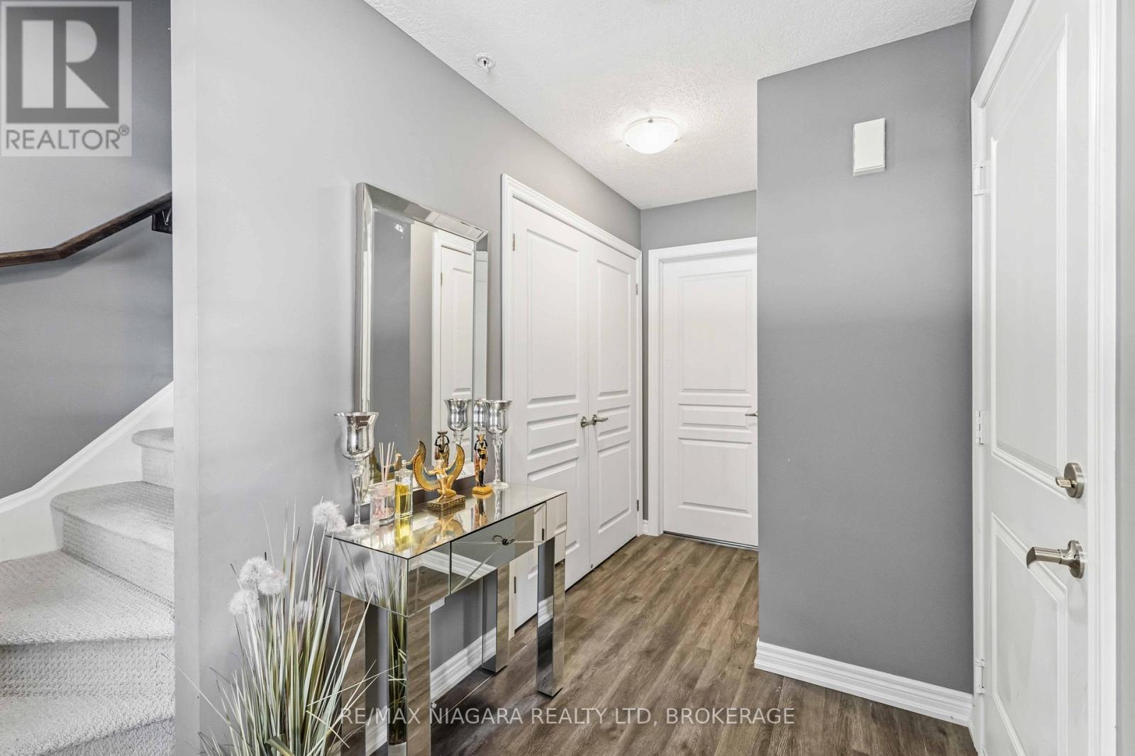 47 Scarlett Common, St. Catharines, Ontario  L2P 0C4 - Photo 3 - X13670040
