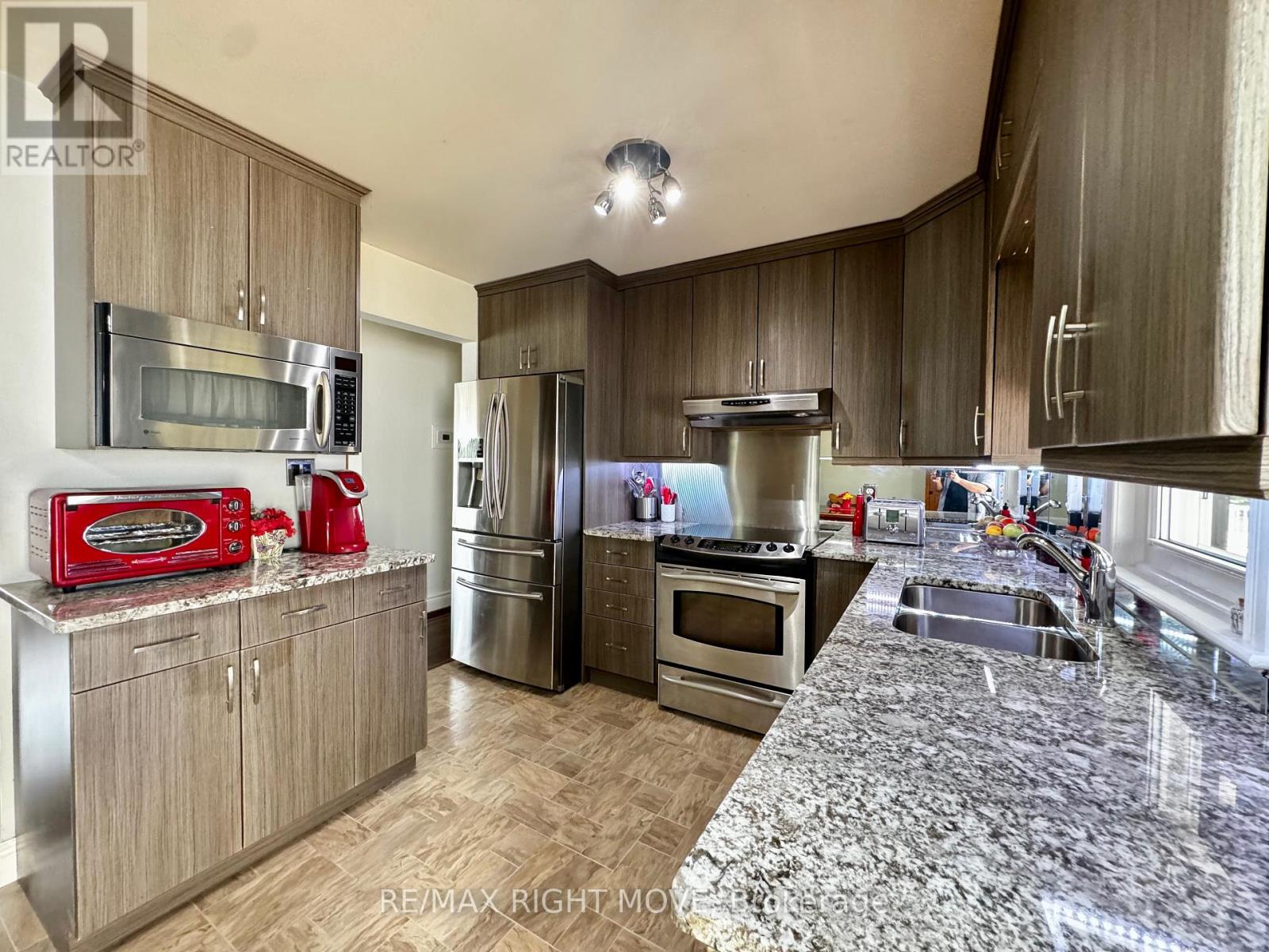 8 Gaudaur Court, Orillia, Ontario  L3V 7B4 - Photo 7 - S13670304
