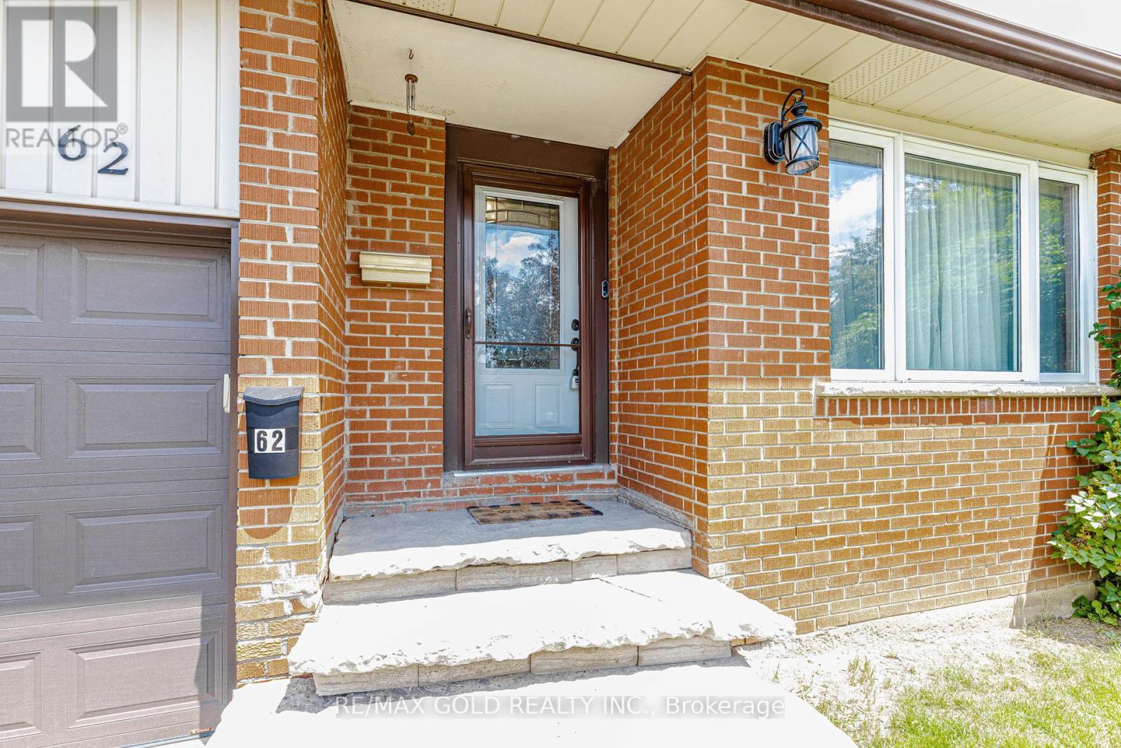 62 Charters Road, Brampton, Ontario  L6V 2S5 - Photo 3 - W13508708