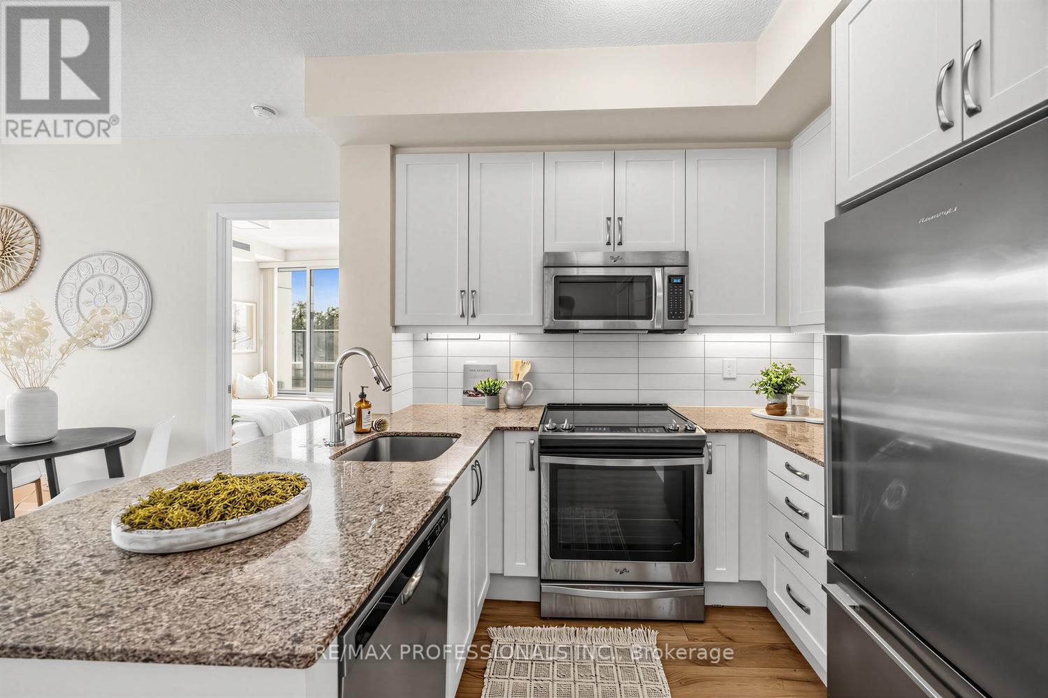 417 - 2 Old Mill Drive, Toronto, Ontario  M6S 0A2 - Photo 11 - W13666332