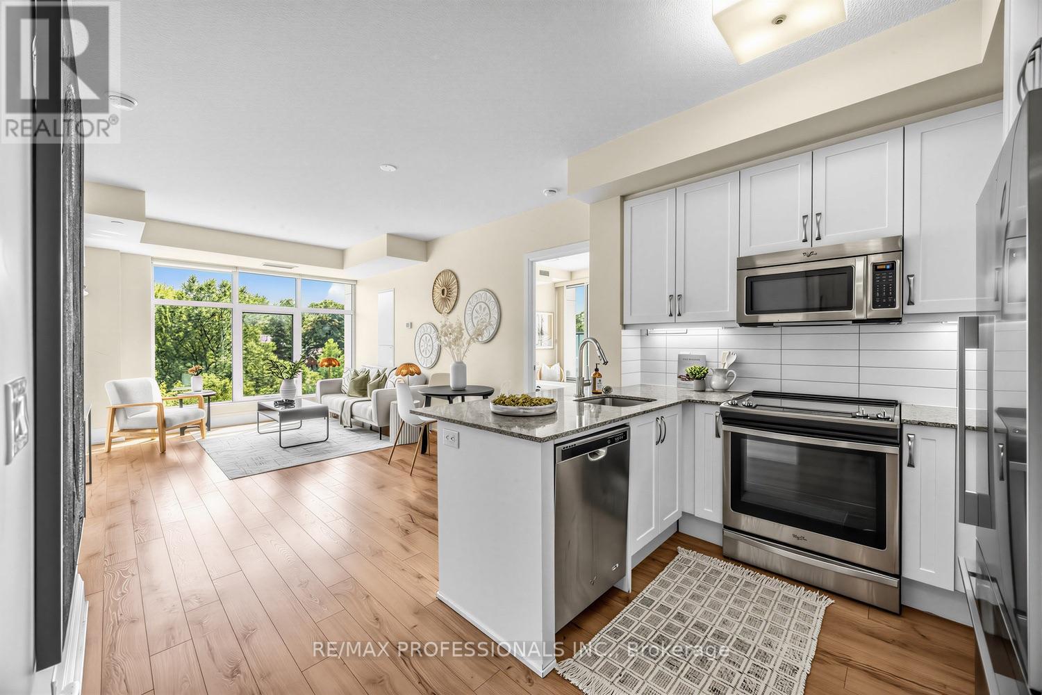 417 - 2 Old Mill Drive, Toronto, Ontario  M6S 0A2 - Photo 2 - W13666332