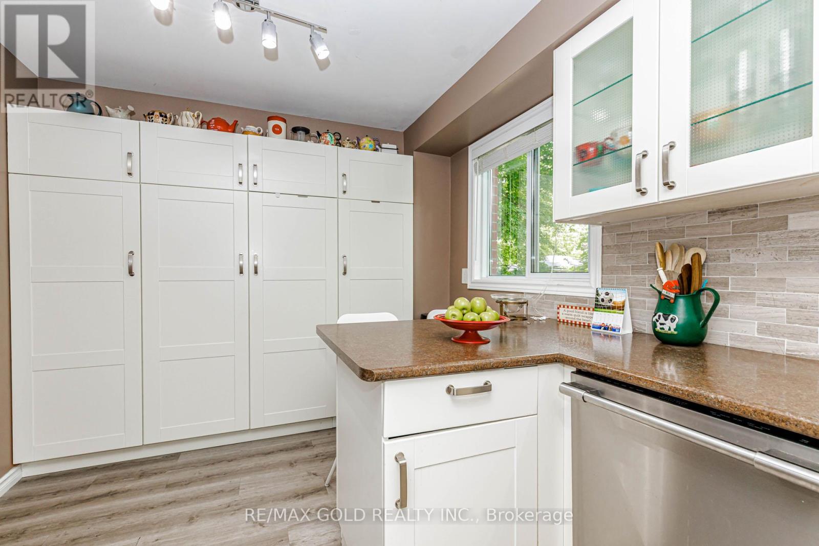62 Charters Road, Brampton, Ontario  L6V 2S5 - Photo 10 - W13508708