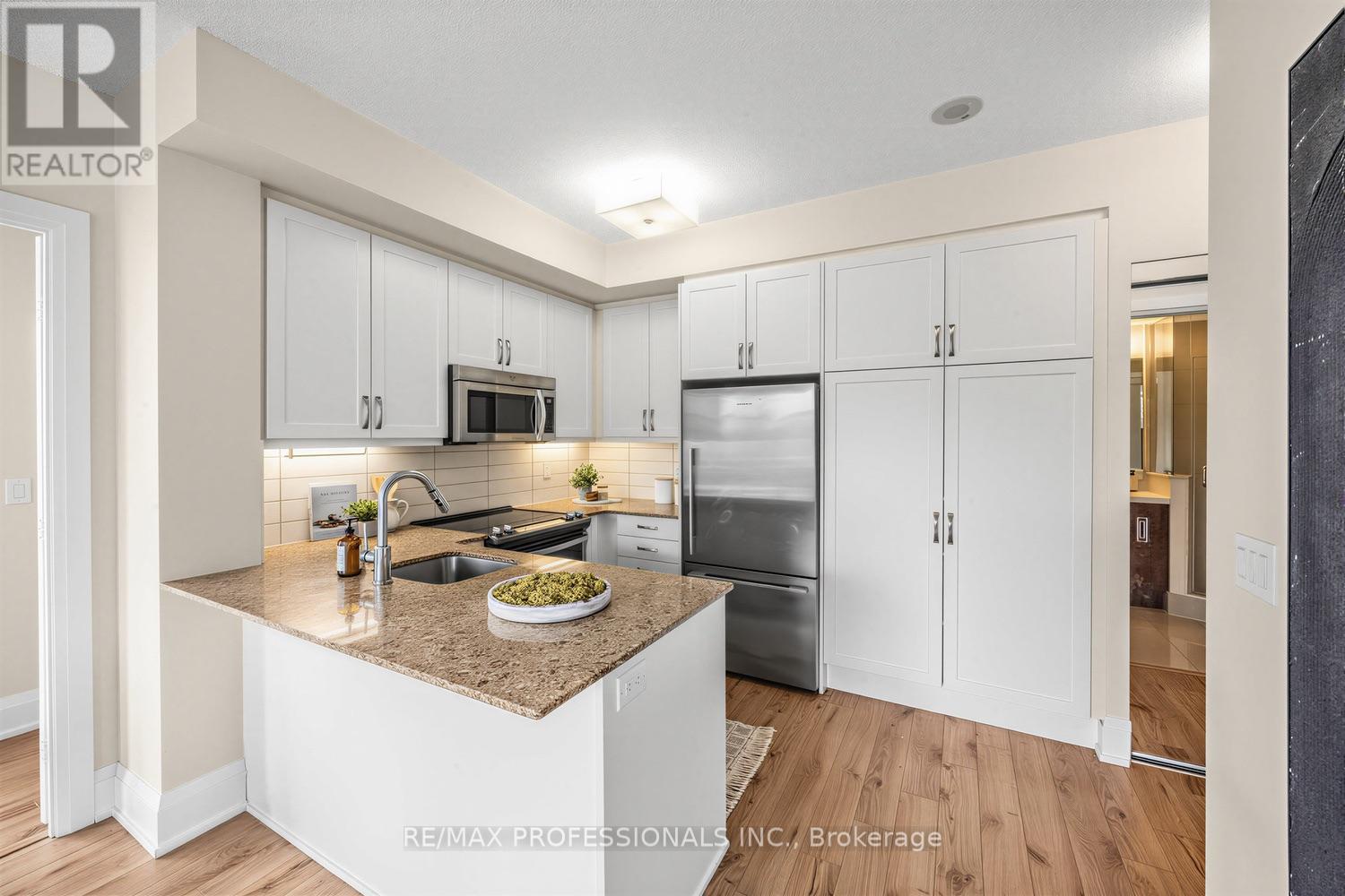 417 - 2 Old Mill Drive, Toronto, Ontario  M6S 0A2 - Photo 10 - W13666332