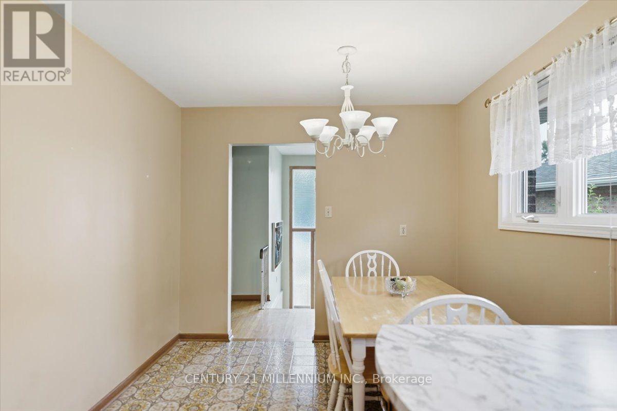 9 Cheryl Court, Brampton, Ontario  L6V 3C2 - Photo 8 - W13664482