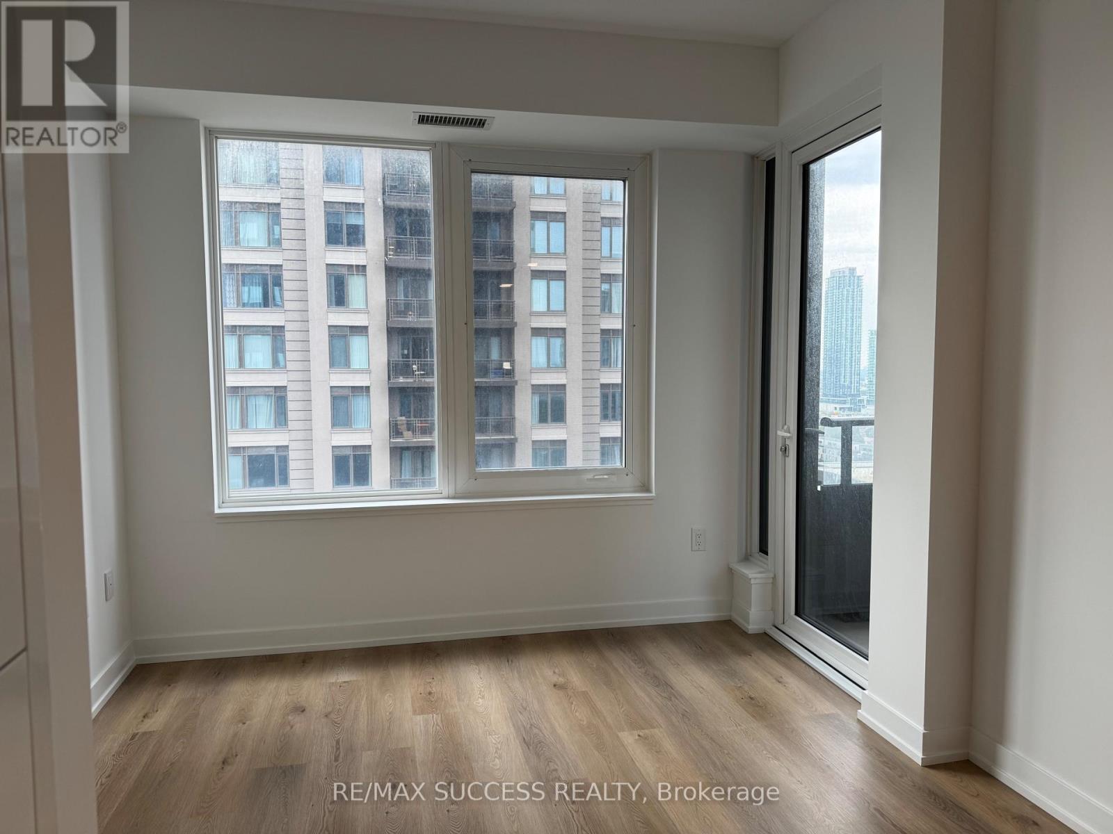 1607 - 395 Square One Drive, Mississauga, Ontario  L5B 0P6 - Photo 6 - W13669636