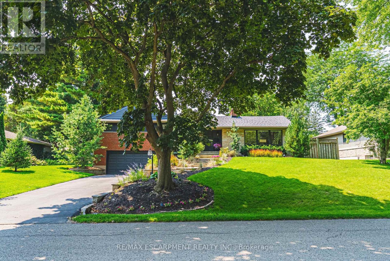 794 Falcon Boulevard, Burlington, Ontario  L7T 3B3 - Photo 3 - W13670022