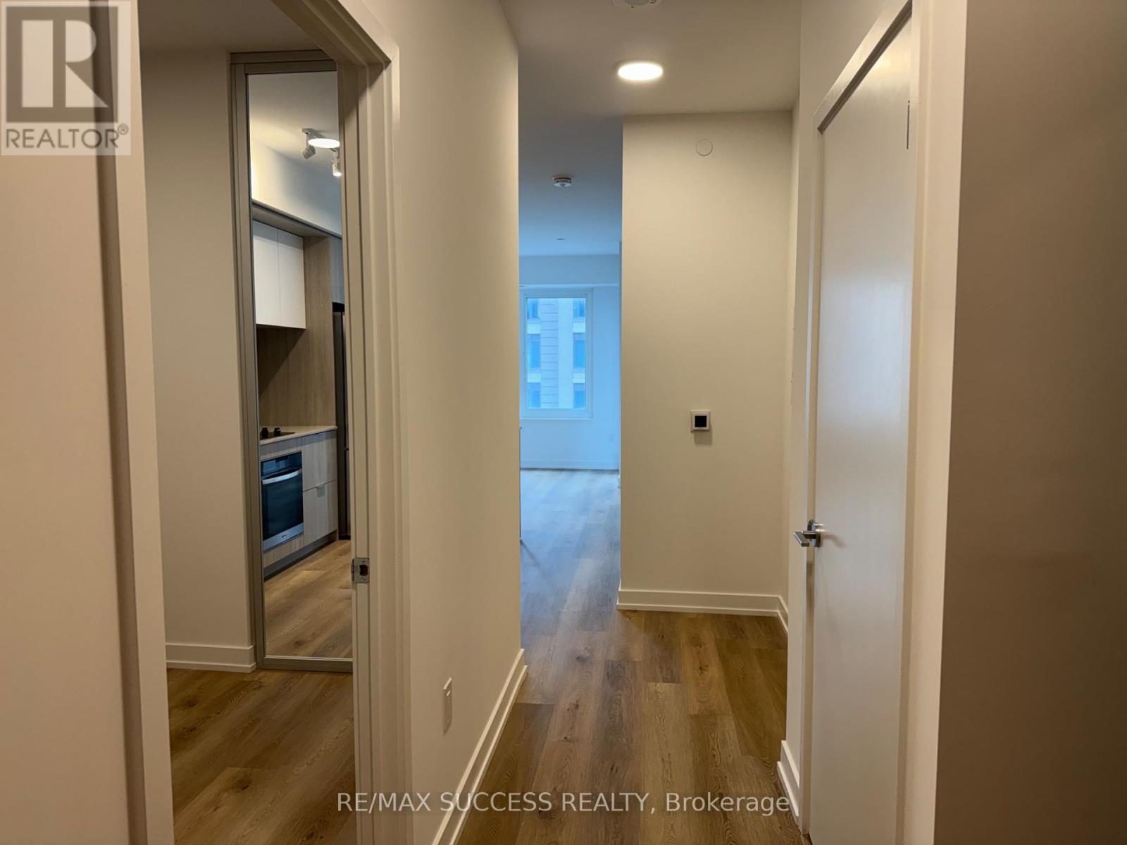 1607 - 395 Square One Drive, Mississauga, Ontario  L5B 0P6 - Photo 3 - W13669636