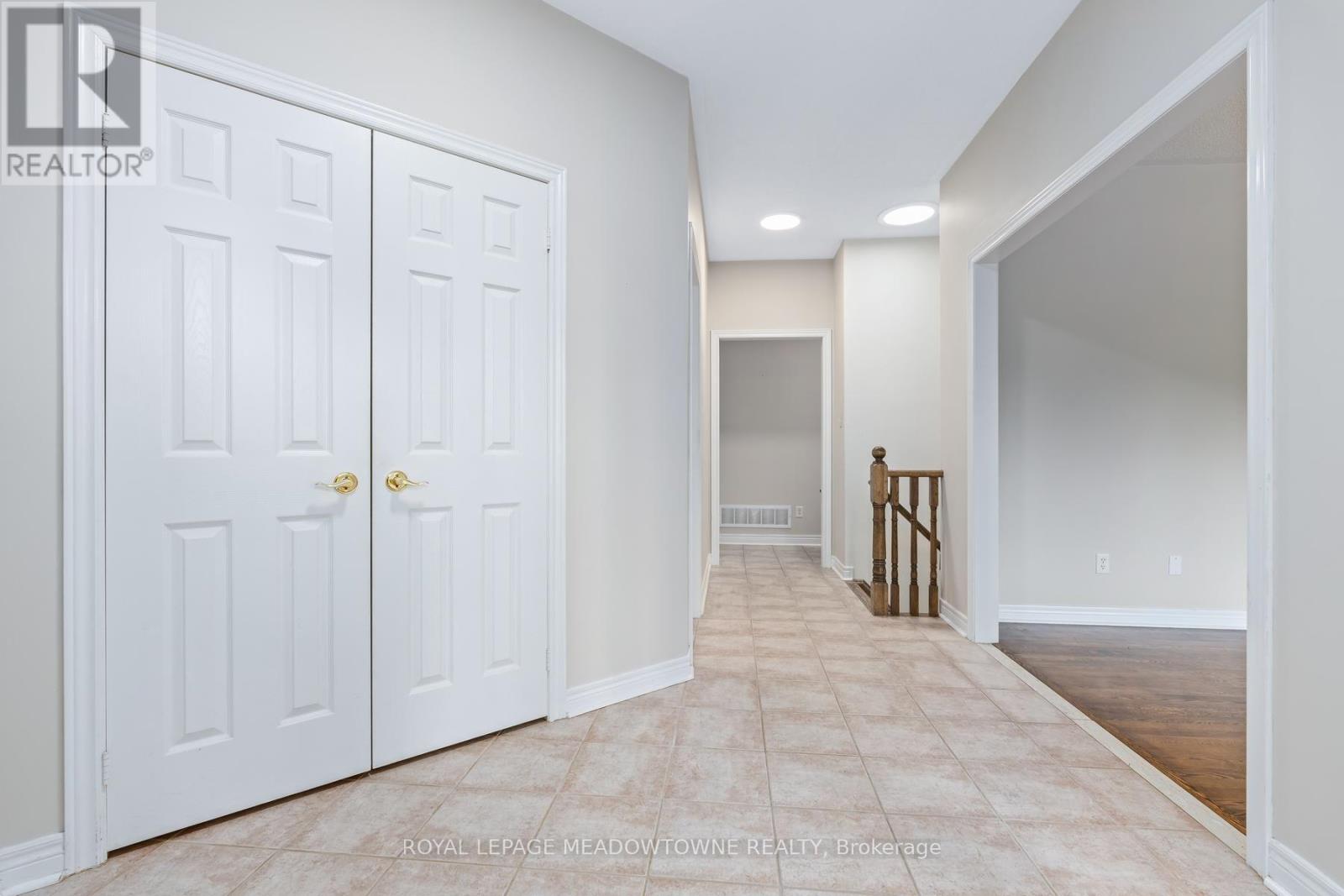 10 Orchard Park Gate, Brampton, Ontario  L6R 1W5 - Photo 4 - W13670388