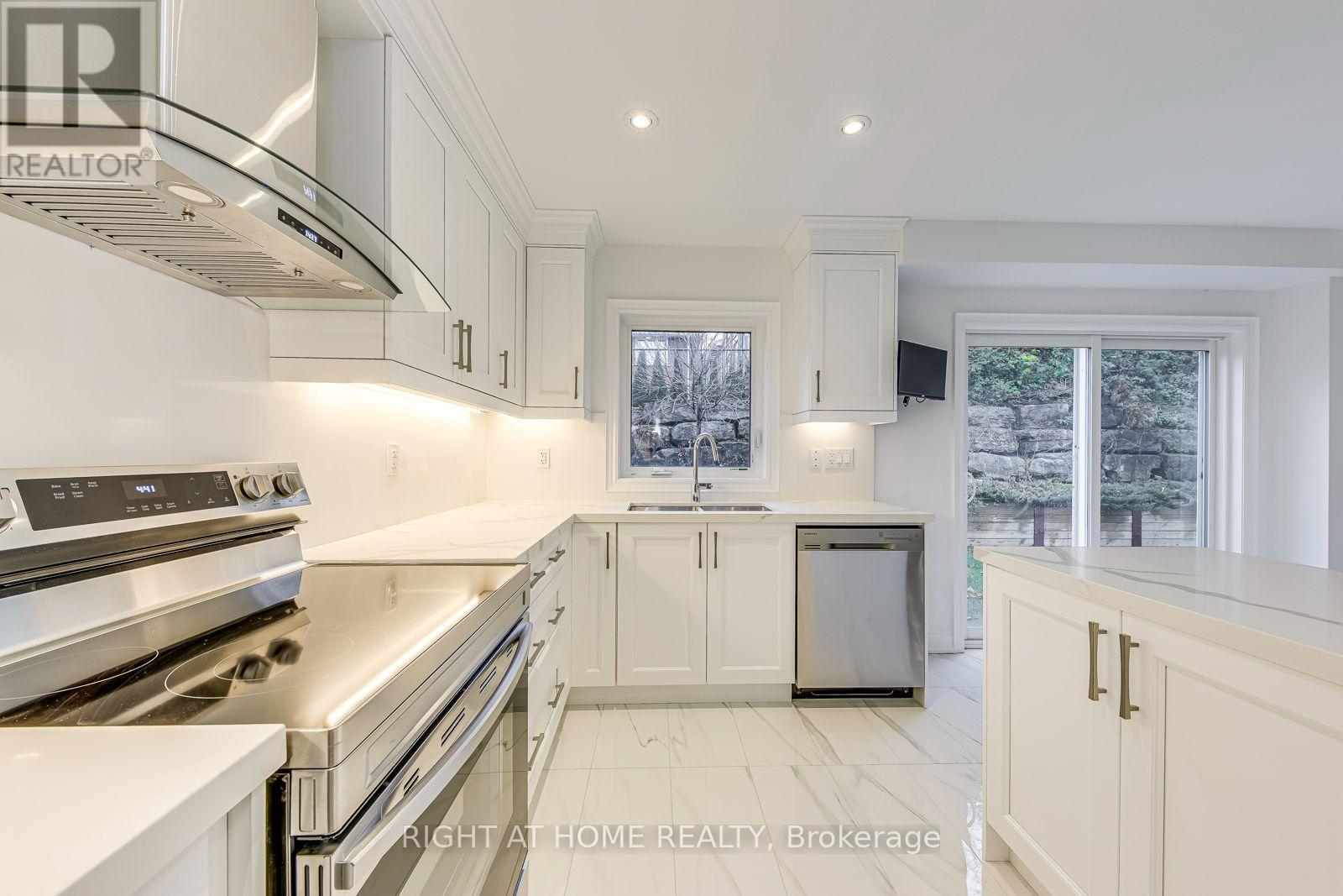2579 Islington Avenue, Toronto, Ontario  M9V 4A2 - Photo 15 - W13670064