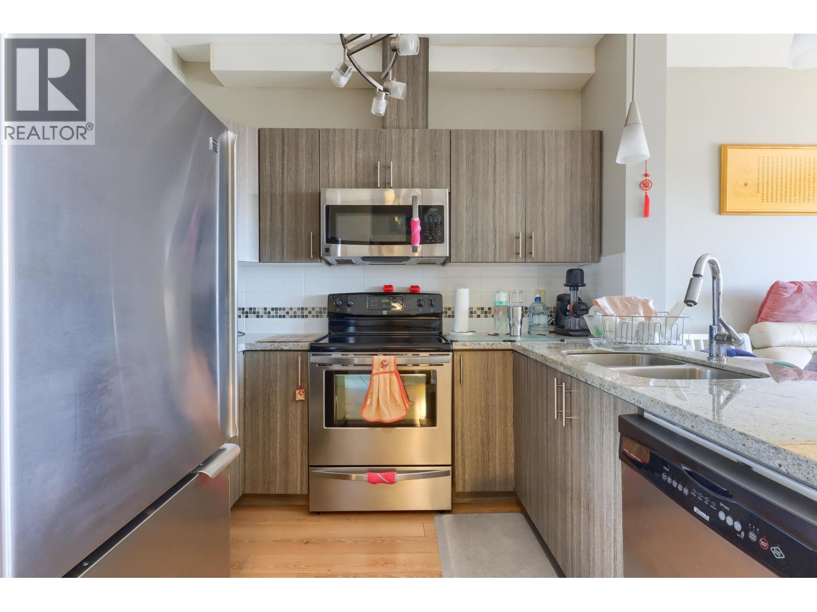 Ph1 7738 Edmonds Street, Burnaby, British Columbia  V3N 1B8 - Photo 3 - R3136957