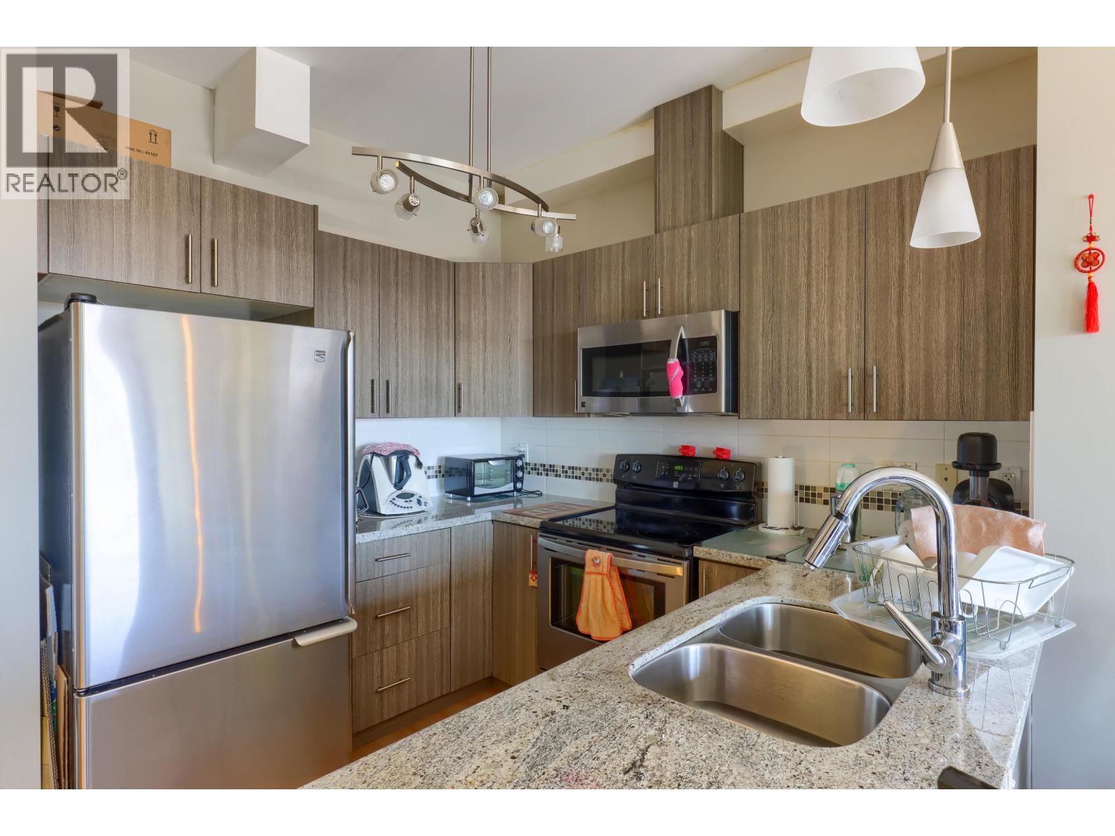Ph1 7738 Edmonds Street, Burnaby, British Columbia  V3N 1B8 - Photo 4 - R3136957