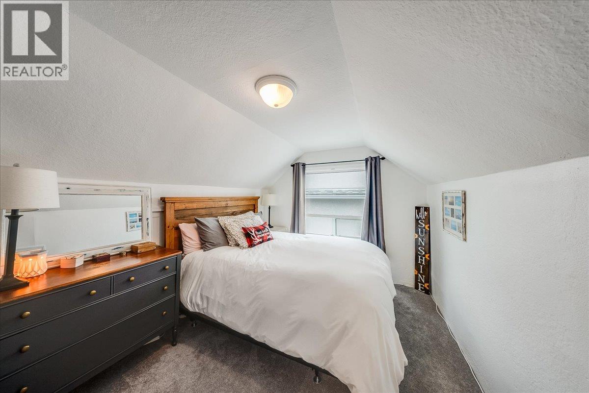 2250 Eighth Avenue, Trail, British Columbia  V1R 3E3 - Photo 16 - 10393487