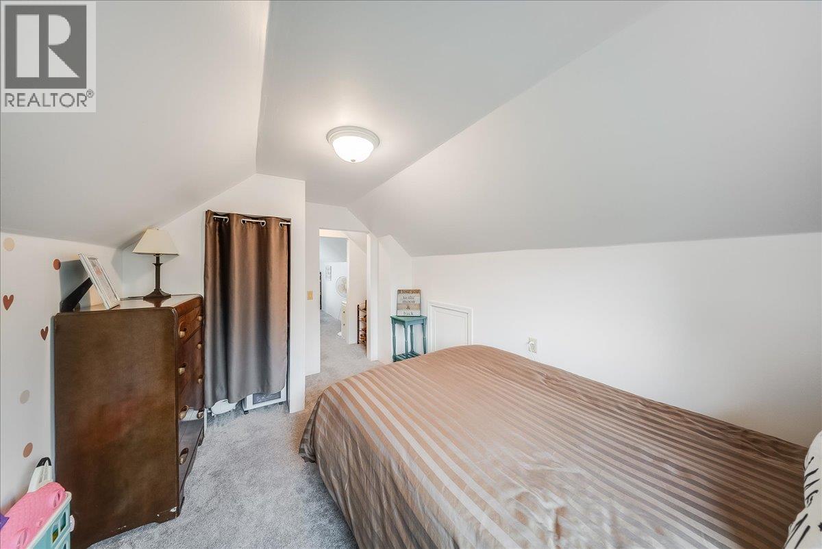 2250 Eighth Avenue, Trail, British Columbia  V1R 3E3 - Photo 15 - 10393487