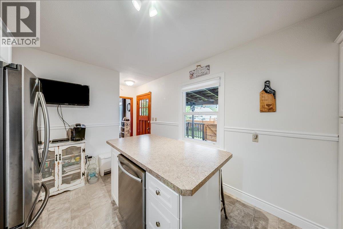 2250 Eighth Avenue, Trail, British Columbia  V1R 3E3 - Photo 4 - 10393487