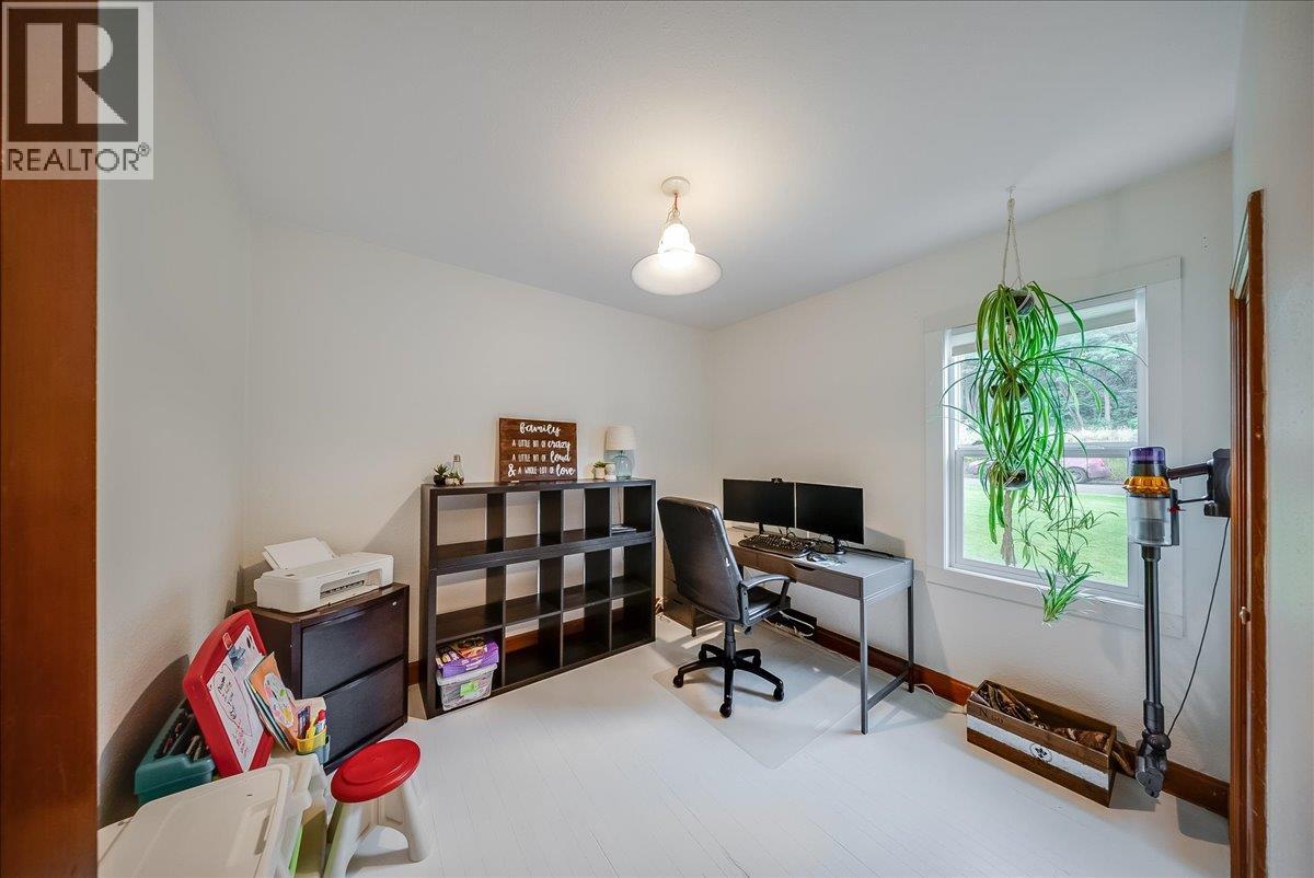 2250 Eighth Avenue, Trail, British Columbia  V1R 3E3 - Photo 12 - 10393487