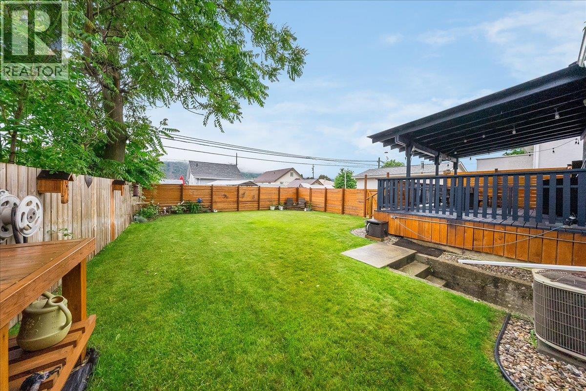 2250 Eighth Avenue, Trail, British Columbia  V1R 3E3 - Photo 24 - 10393487