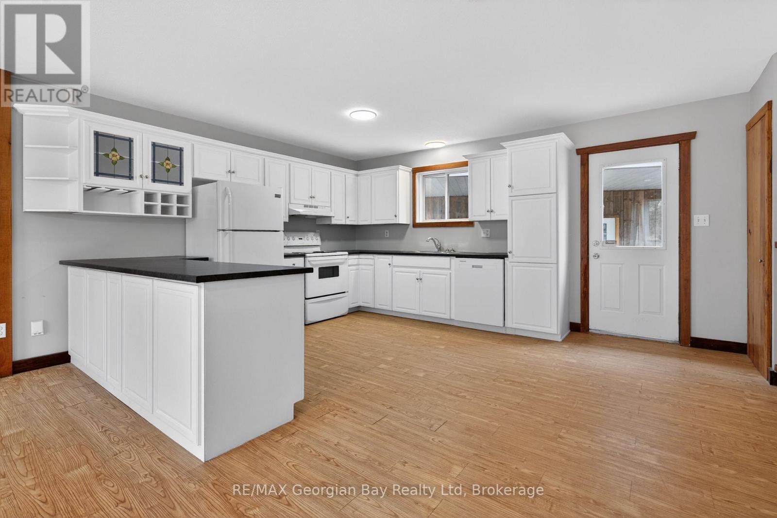 90 Farlain Lake Road W, Tiny, Ontario  L9M 0B9 - Photo 2 - S13101868