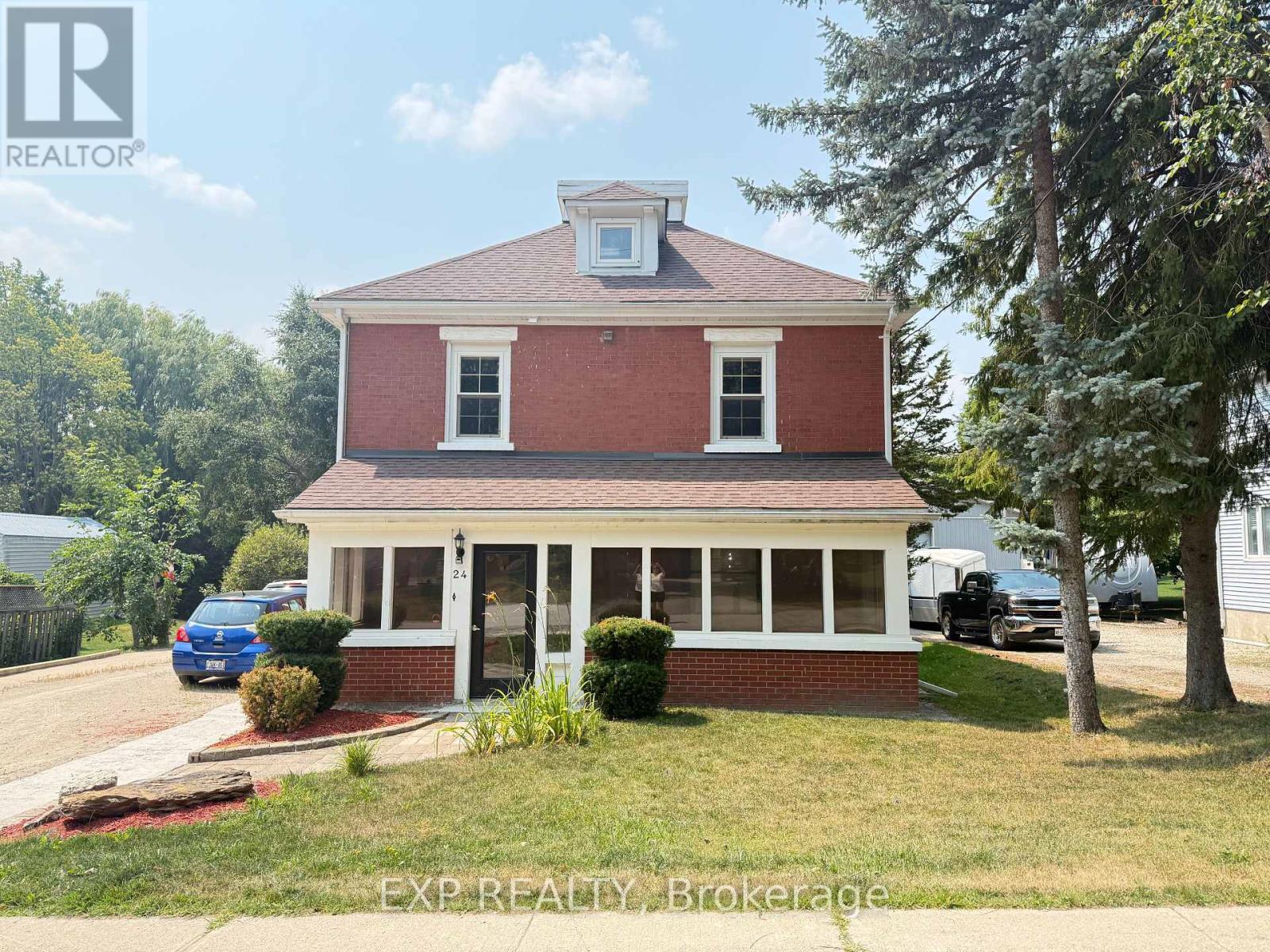 24 EMMA STREET N
