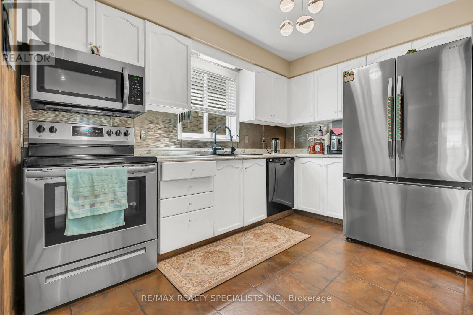17 Buckthorn Crescent W, Guelph, Ontario  N1E 7C3 - Photo 11 - X13670336
