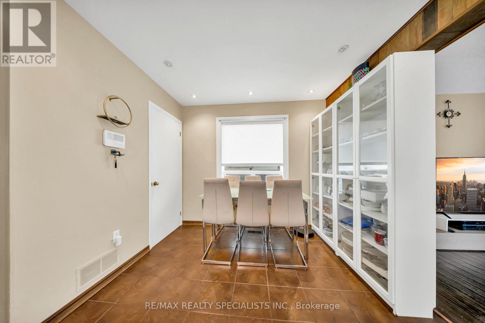 17 Buckthorn Crescent W, Guelph, Ontario  N1E 7C3 - Photo 15 - X13670336